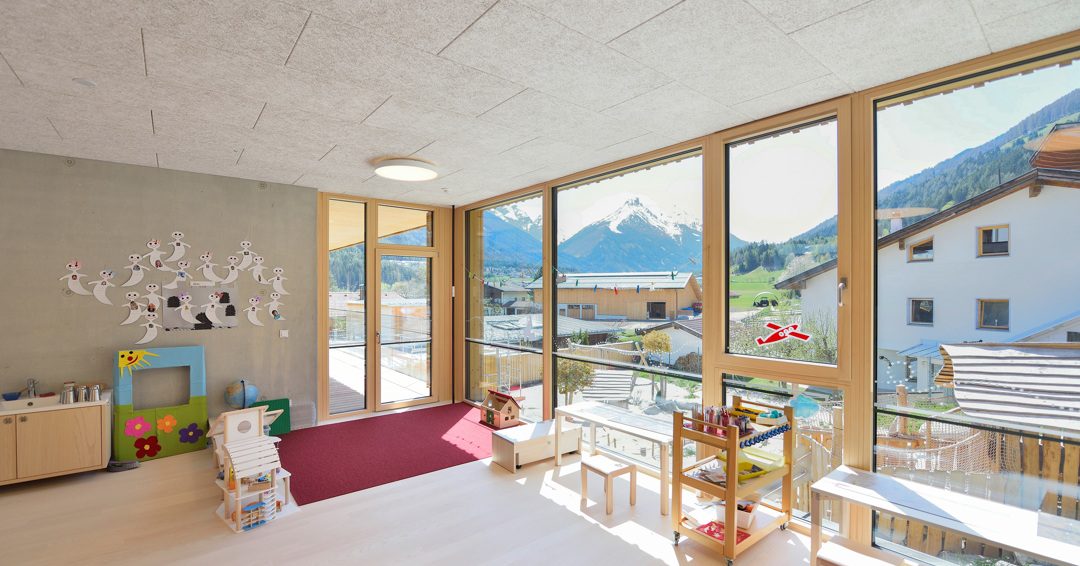  Foto zu Imposing new nursery building on a mountainside in Austria 